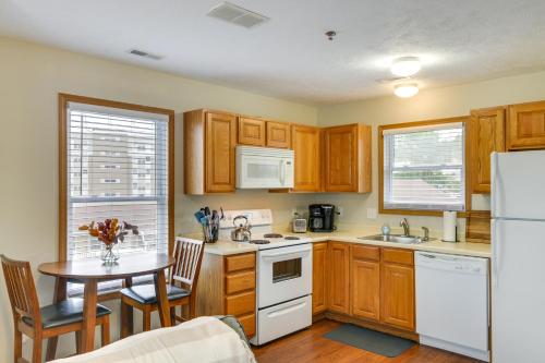 Morgantown Apartment Near Hospitals 1 Mi to WVU! in Morgantown, USA