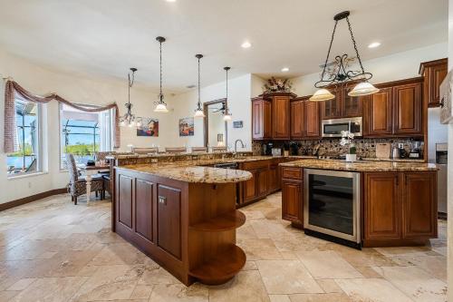 Heated Pool and Spa, Sleeps 16! - Villa Mangrove