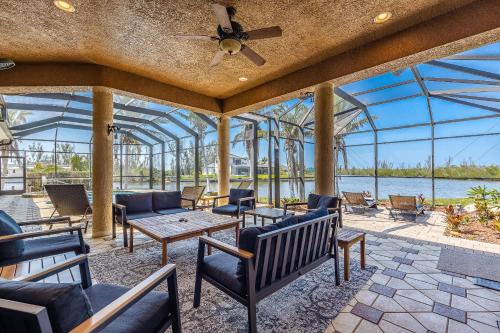 Heated Pool and Spa, Sleeps 16! - Villa Mangrove in Matlacha (FL)