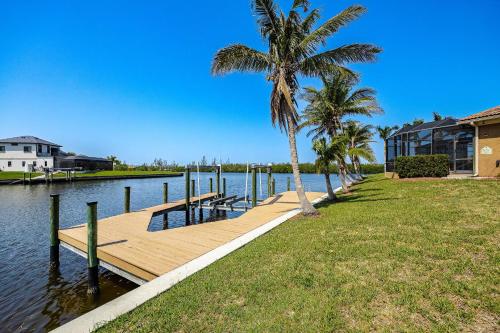 Heated Pool and Spa, Sleeps 16! - Villa Mangrove in Matlacha (FL)
