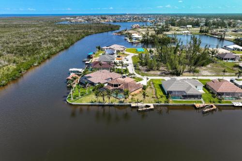 Heated Pool and Spa, Sleeps 16! - Villa Mangrove