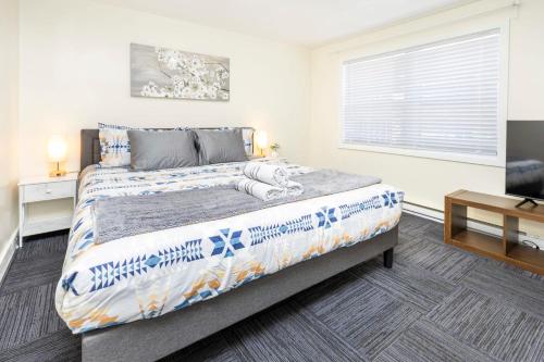 Modern 1BR - King Bed Rooftop patio - Chinatown