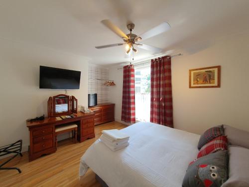 Midway Guest House Room Type - Superior King Room