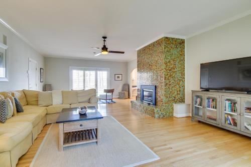 Waterfront Cambridge Gem w/ Hot Tub, Pool & Dock! in Oxford (MD)