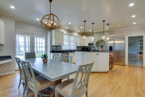 Waterfront Cambridge Gem w/ Hot Tub, Pool & Dock! in Oxford (MD)