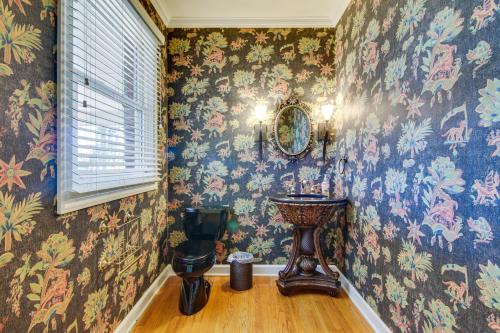 Waterfront Cambridge Gem w/ Hot Tub, Pool & Dock! in Oxford (MD)