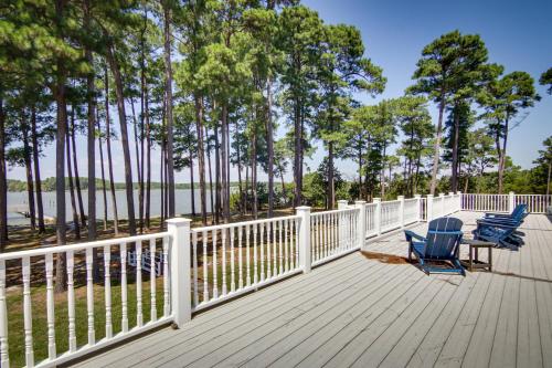 Waterfront Cambridge Gem w/ Hot Tub, Pool & Dock! in Oxford (MD)