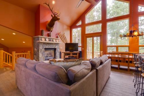 Rustic Breckenridge Home with Hot Tub and Ski Shuttle! in Breckenridge, USA