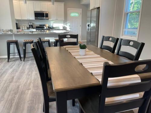 completely remodeled 4 bedrooms 2.5 baths – khách sạn tại Morrell Park