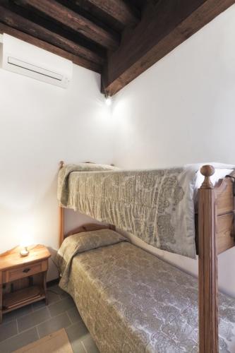 Palazzetto San Lio, Rialto Stop at Luxury Apartment in the Heart of Venice to discover the wonders of Venice. The hotel offers guests a range of services and amenities designed to provide comfort and convenience. Airport transf