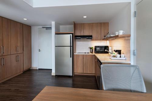 1 Bedroom Suite, 1 King, Sofa bed