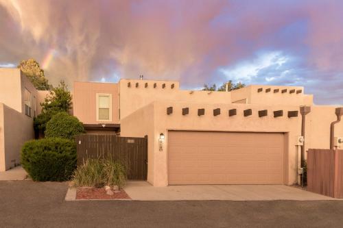 The Plaza - An Irvie Home w Summer Pool in Albuquerque, USA