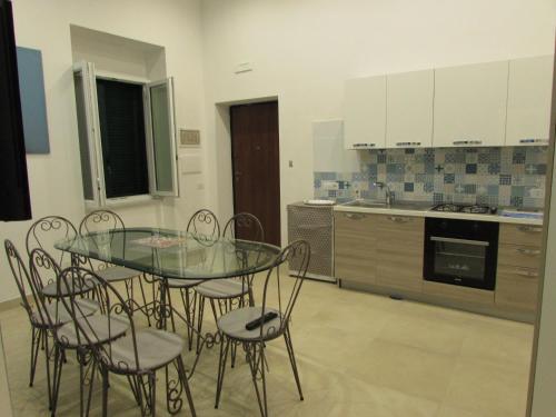 Enzo Home, Naples