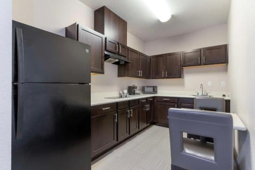 King Room with Kitchenette - Disability Access/Non-Smoking