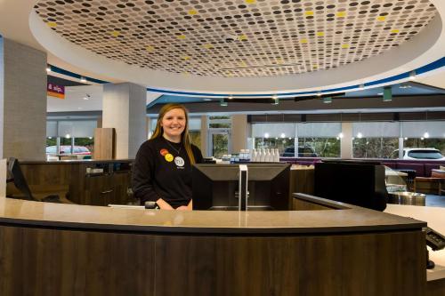 Tru By Hilton Traverse City - image 3