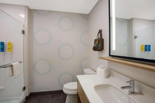 Tru By Hilton Traverse City - image 9