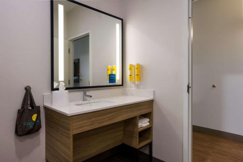 Tru By Hilton Traverse City - image 8