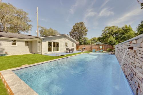 Modern Coastal Home with Pool Mins to Beach and Mayo!