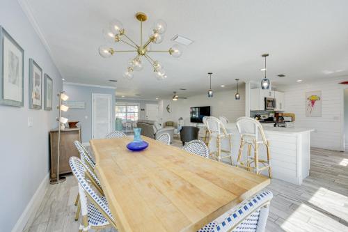 Modern Coastal Home with Pool Mins to Beach and Mayo! in Jacksonville Beach, USA