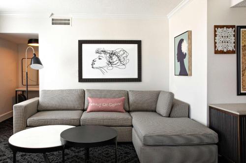 488245475 Mills House Charleston, Curio Collection by Hilton
