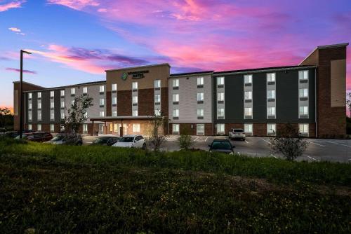 WoodSpring Suites Milwaukee - Menomonee Falls - image 11