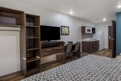 WoodSpring Suites Milwaukee - Menomonee Falls - image 6