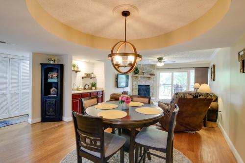 7 Mi to Pigeon Forge 4-Seasons Gatlinburg Condo! in Gatlinburg, USA
