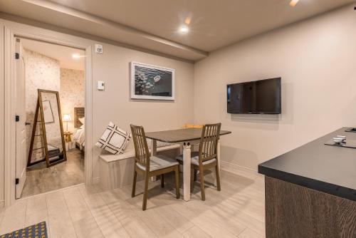 North House - Two bedroom Escape in the Heart of Old Quebec
