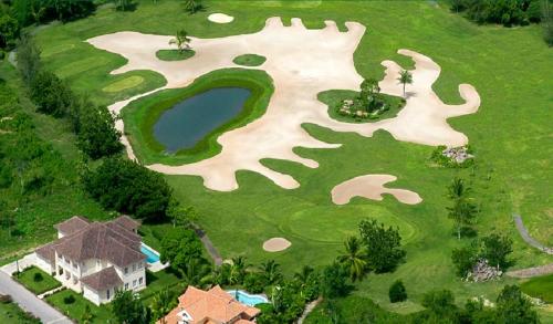 Exterior view, New Sunny Villa With Pool Metro Country Club Juan Dolio in Juan Dolio