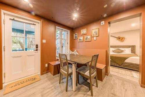 North House - Quebec City 2 Bedroom Treasure — other in 40 Rue Sainte-Ursule Suite 5, Quebec City Canada, G1R 4E4