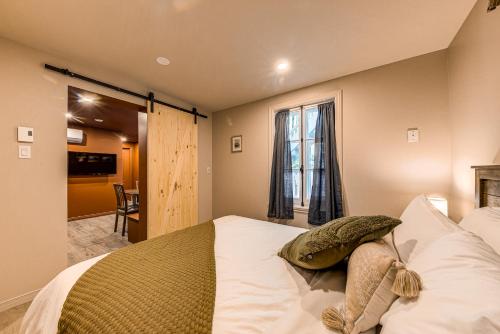 North House - Quebec City 2 Bedroom Treasure - image 2