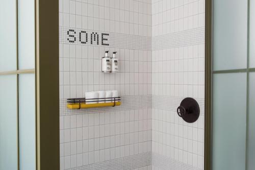 Moxy NYC Chelsea - image 21