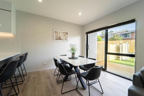 Modern Sunnyhills Town House, Auckland (photo 5)