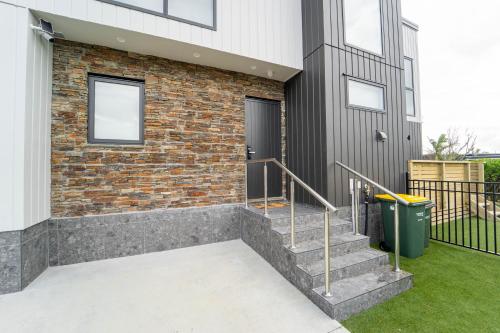 Modern Sunnyhills Town House, Auckland (photo 9)