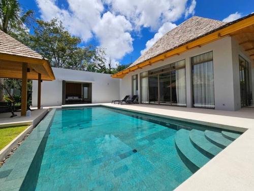 Private pool villa 3 Bed, 3 Bath near airport
