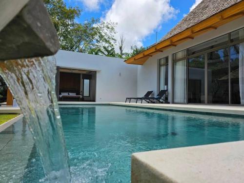 Private pool villa 3 Bed, 3 Bath near airport in Layan