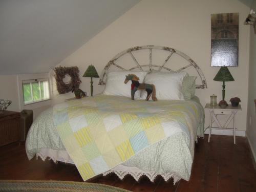 B&B on seven acres with private bed & bath