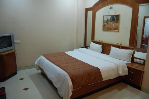 . Vamoose Kalinga Palace