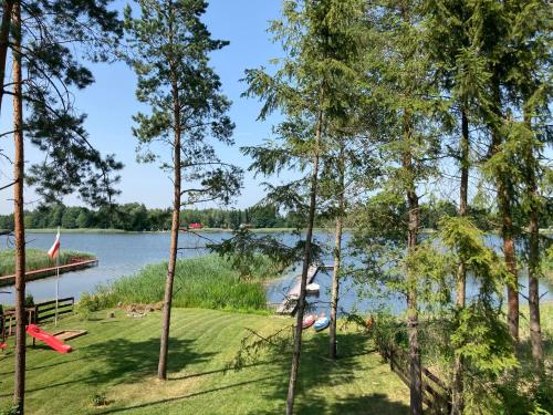 Makosieje Resort-komfortowy dom 15m od jeziora,ogrzewanie,w-fi,widok na jezioro
