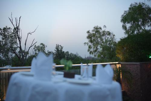 Restaurant, Hotel Atulyaa Taj in Agra