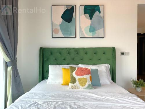 Luxury Stop w/ BoHo Design & Sea View in Marina