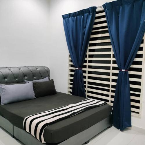 KUALA TERENGGANU GUESTHOUSE-FREE WIFI-NEAR NASI DAGANG ATAS ToL-UNIT A-1 BILIK AIRCOND 2 BILIK KIPAS in 克代布魯