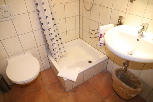 Single Room image 3