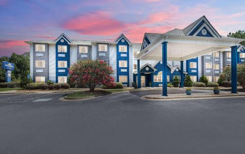 Microtel Inn & Suites Columbus North, Columbus