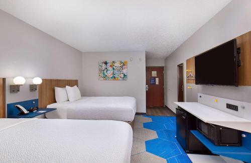 2 queen beds