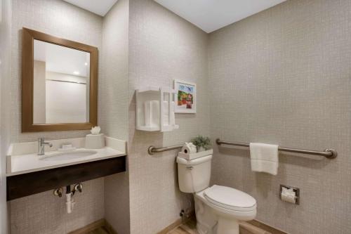 Hampton Inn Philadelphia/Willow Grove - image 12