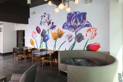 Tulyp, Tapestry Collection by Hilton in Holland, USA