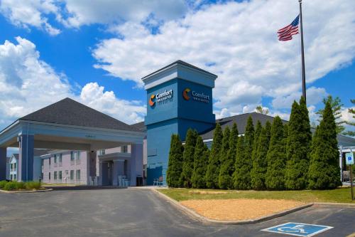 . Comfort Inn & Suites NW Milwaukee