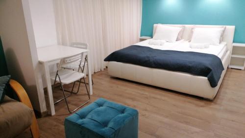 One-Bedroom Apartment image 3