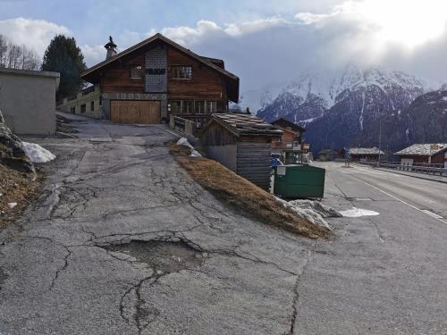 CHALET HÜTTLE - authentisch, ruhig, mitten im grün